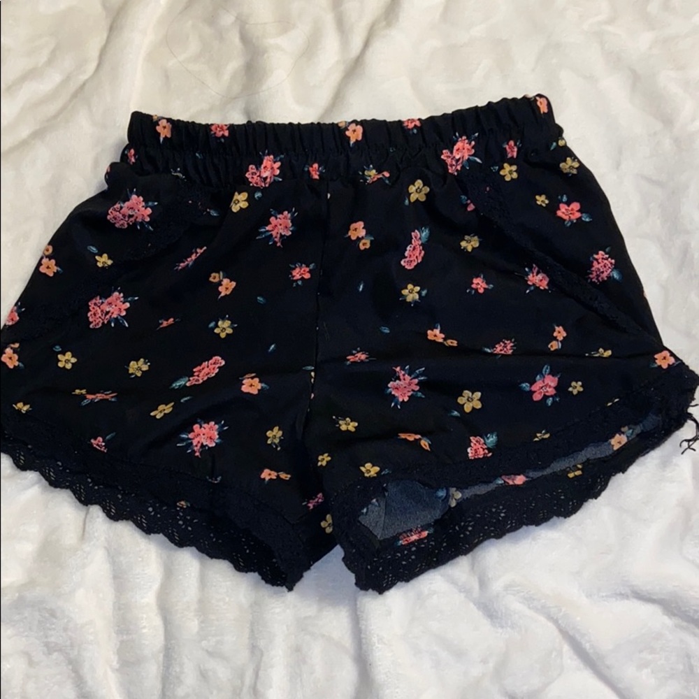FLORAL SHORTS